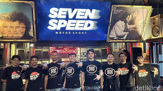 Al Ghazali bersama Seven Speed Motorsport menargetkan sapu podium di musim balap 2026. Simak susunan tim dan target mereka.