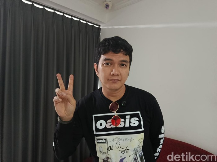 Cerita Perjuangan Aldi Taher Lawan Kanker, Kini Viral Jualan Burger