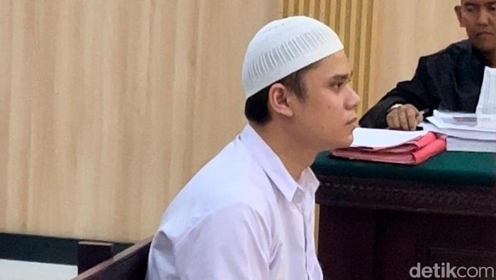 Alvi Maulana saat mengikuti jalannya sidang