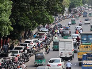 Antrean Menggila, BBM Jadi Barang Langka