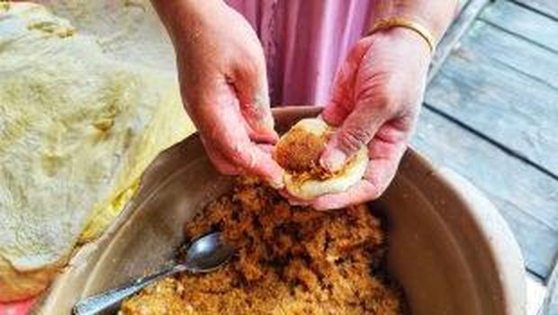 Apam Barabai. (MMC Kota Palangka Raya / instagram @cemilankapuas_emy) Apam Barabai. (MMC Kota Palangka Raya / instagram @cemilankapuas_emy)