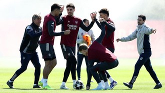 Latihan Baru Arsenal: Pakai Pulpen!