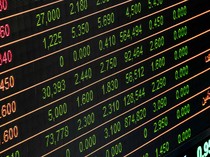 IHSG Turun Tipis ke 6.989, MTEL Catat Kinerja Stabil-ADRO Tambah Buyback
