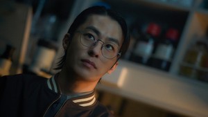 Koo Kyo Hwan sejak akhir tahun udah menyapu hati penonton lewat film Once We Were Us yang laris manis. 2026 ini dia jadi villain dalam film terbaru Yeon Sang Ho, Colony. (Foto: dok. Showbox)