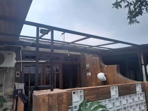 12 Pohon Tumbang-8 Rumah Rusak Akibat Hujan Angin di Malang