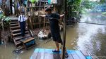 Demi Hemat Waktu, Pelajar Pilih Perahu Eretan untuk ke Sekolah