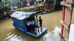 Demi Hemat Waktu, Pelajar Pilih Perahu Eretan untuk ke Sekolah