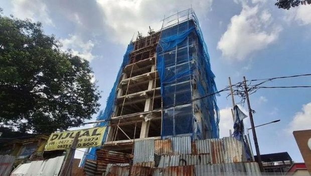 Empat pekerja tewas dalam glonteng atau tanki penampungan air proyek bangunan di Jagakarsa, Jaksel. Polisi mengusut dugaan kelalaian kecelakaan kerja itu. (ANTARA/Luthfia MP)