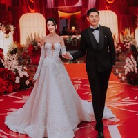 Jeffrey dan Eunice menggelar pesta pernikahan kedua mereka setelah resmi jadi suami dan istri di AS pada 2024. Resepsinya digelar mewah di Putrajaya, Malaysia.Foto: Instagram @eunicejaymie