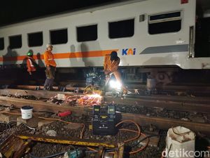 6 KA Terlambat Tiba di Stasiun Daop 8 Surabaya Imbas KA Bangunkarta Anjlok