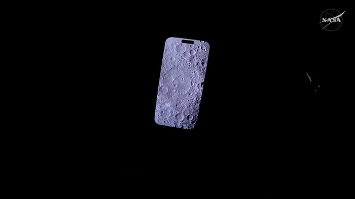 Foto Bulan dari dekat diambil menggunakan iPhone 17 Pro Max