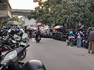 Parkir Berlapis-Jukir Liar di Jalan Veteran Medan Bikin Resah Warga