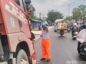 Nekat Melintas di Pekanbaru Siang Bolong, 76 Truk Tonase Besar Ditilang