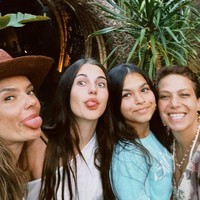 Bali menjadi destinasi pilihan model ternama Alessandra Ambrosio untuk menikmati liburan bersama keluarga. Ia sempat membagikan foto-foto momen tersebut di Instagram baru-baru ini. (Foto: Instagram/@alessandraambrosio)