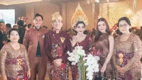 Gaya Artis di Pernikahan Anak Bos Bali, Nagita Memukau Pakai Dress Kuning