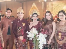 Gaya Artis di Pernikahan Anak Bos Bali, Nagita Memukau Pakai Dress Kuning