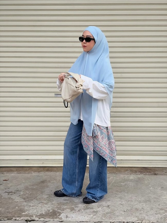 Gaya padu padan khiban dan outfit ala Intan Khasanah.