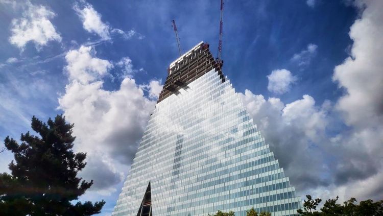 Potret Pembangunan Gedung Segitiga Raksasa yang Dikecam Warga Paris