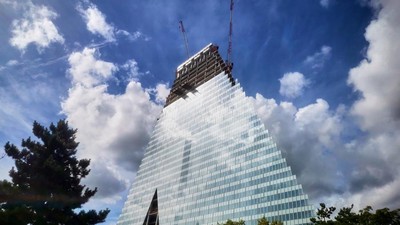 Potret Pembangunan Gedung Segitiga Raksasa yang Dikecam Warga Paris