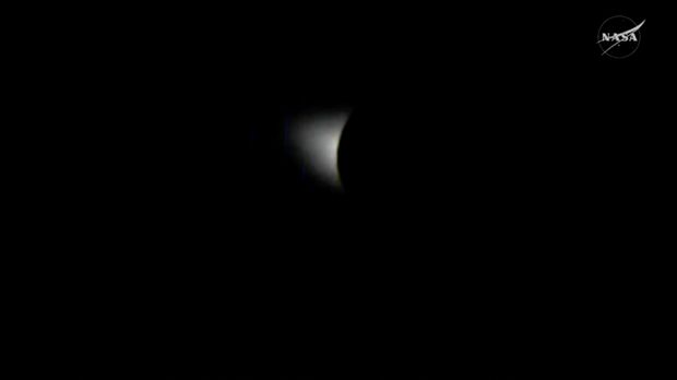 Gerhana Matahari dari Balik Bulan