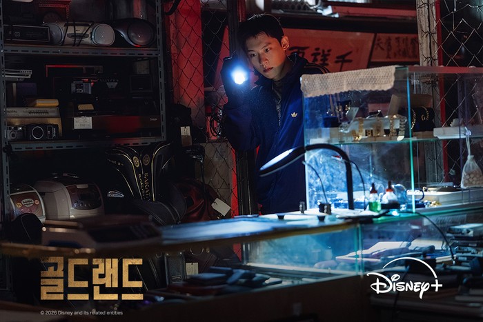 Adegan dalam drama Korea Disney+ Gold Land.