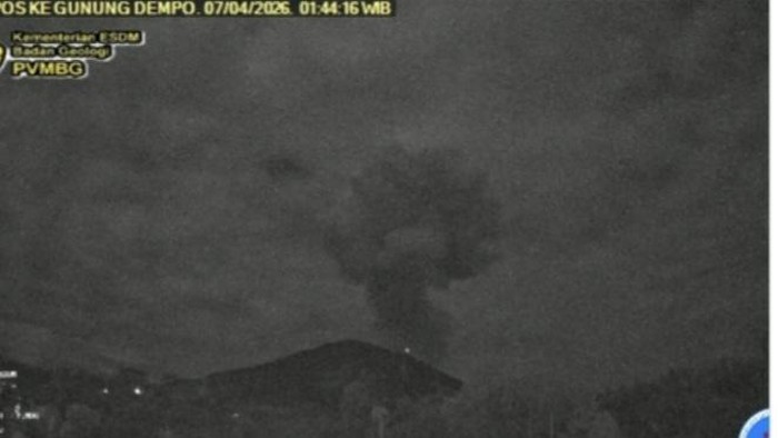 Gunung Dempo Pagar Alam, Sumatera Selatan, erupsi