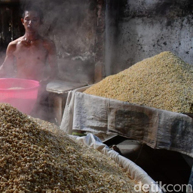 Perajin Tempe Sanan Malang Putar Otak Hadapi Harga Kedelai Naik