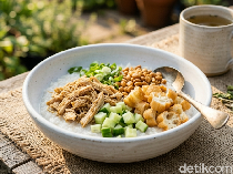 Uniknya Bubur di Tasikmalaya: Pakai Mentimun, Dibungkus Kertas Nasi