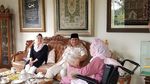 Inayah Wahid Kulineran Seru, Cicip Ayam Betutu dan Jajan Durian