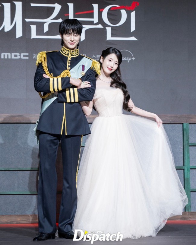 Penayangan drama Korea Perfect Crown memang tinggal menghitung hari. Keduanya diceritakan sebagai pangeran dan CEO yang nikah kontrak demi meningkatkan status sosial. Foto: dok. Dispatch