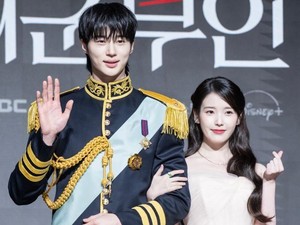 Gaya Byeon Woo Seok-IU Jadi Pangeran dan Putri Kerajaan, Visualnya Unreal