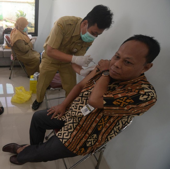 Jelang Haji 2026, Jamaah Salatiga Jalani Vaksinasi dan Cek Kesehatan