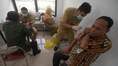 Jelang Haji 2026, Jamaah Salatiga Jalani Vaksinasi dan Cek Kesehatan