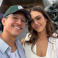 Pacari Aktor 11 Tahun Lebih Muda, Jessica Alba Makin Mesra dengan Danny Ramirez