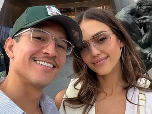 Pacari Aktor 11 Tahun Lebih Muda, Jessica Alba Makin Mesra dengan Danny Ramirez