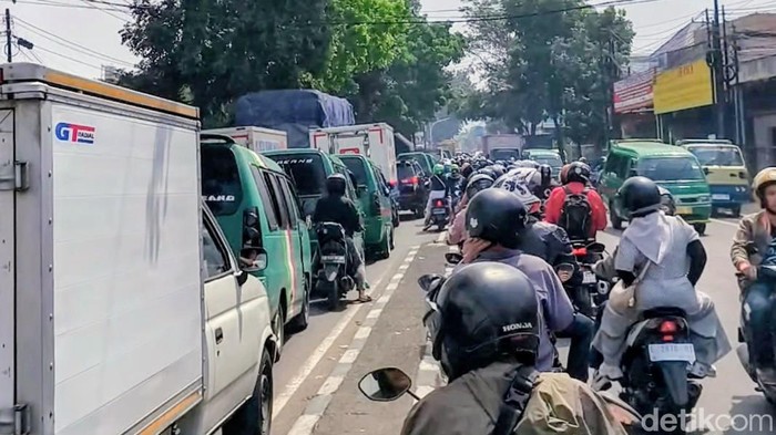 Kemacetan di Jalan Kopo Bandung