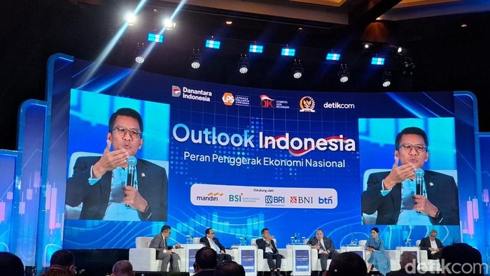 Ketua Komisi XI DPR Mukhamad Misbakhun dalam acara Outlook Indonesia: Peran Penggerak Ekonomi Nasional di Auditorium Menara Bank Mega, Jakarta Selatan, Selasa (7/4/2026).