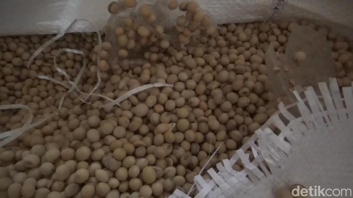 Kondisi distributor kedelai di Sumedang.