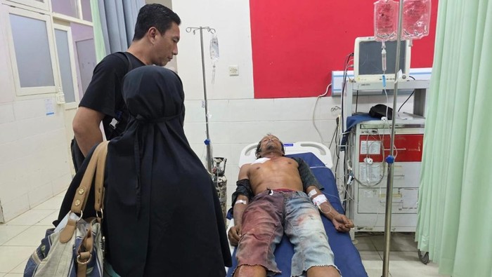 Korban penembakan dan perampokan di Muara Enim saat dibawa ke rumah sakit