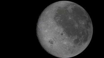 Pencapaian itu terjadi saat Orion melintas di sisi jauh Bulan. Komunikasi dengan Bumi sempat terputus selama sekitar 40 menit. REUTERS/NASA