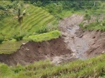 Tebing 30 Meter Longsor Timbun Sawah di Ngepanrejo Magelang