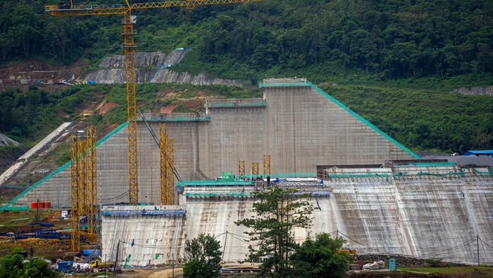Foto udara suasana pembangunan Proyek Strategis Nasional (PSN) Bendungan Jenelata di Kecamatan Manuju, Kabupaten Gowa, Sulawesi Selatan, Selasa (7/4/2026). PT Wijaya Karya (Persero) Tbk mencatat hingga kuartal I tahun 2026 pembangunan proyek bendungan itu telah mencapai sekitar 25,2 persen yang berfokus pada pengerjaan galian tanah dan batuan di area spillway (bangunan pelimpah), abutment (sandaran bendungan), serta fondasi utama dan ditargetkan selesai pada 17 Juni 2028 sebagai infrastruktur strategis yang diharapkan memberi dampak ekonomi, sosial, dan lingkungan secara berkelanjutan. ANTARA FOTO/Hasrul Said/hma