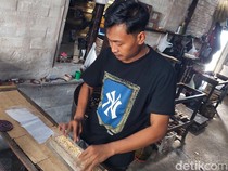 Dilema Perajin Tempe Cimahi: Kedelai Mahal, Plastik Ikut Naik