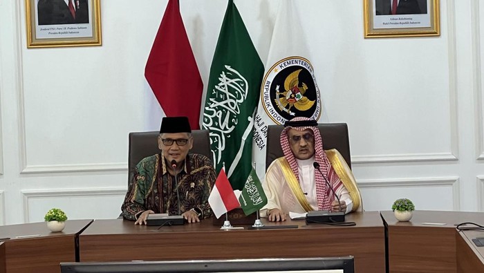 Menteri Haji RI dan Dubes Saudi (Adhfar/detikcom)