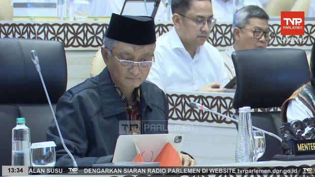 Menteri Pekerjaan Umum (PU) Dody Hanggodo saat mengikuti rapat dengan Komisi V DPR RI di Gedung DPR/MPR, Jakarta, Selasa (7/4/2026). (Tangkapan Layar Youtube/DPR RI)