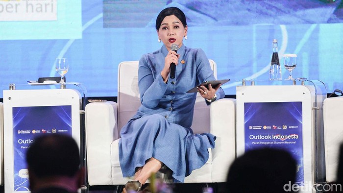 Wakil Menteri Keuangan Juda Agung, Ketua Komisi XI DPR Muhammad Misbakhun, Chief Investment Officer Danantara Pandu Patria Sjahrir, Ketua OJK Friderica Widyasari Dewi dan Ketua Dewan Komisioner Lembaga Simpan Pinjam Anggito Abimanyu menjadi pembicara