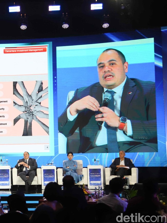 Momen Panelis Bahas Peran Penggerak Ekonomi Nasional di Outlook Indonesia