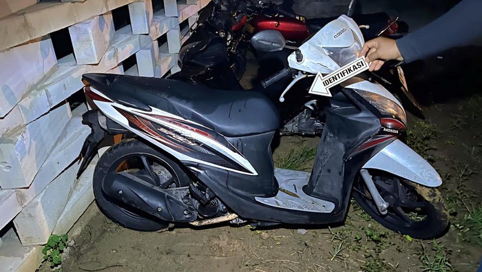 Motor Honda Spacy misterius ditemukan di hutan Desa Ngadipiro, Kecamatan Nguntoronadi, Kabupaten Wonogiri, Senin (6/4/2026).