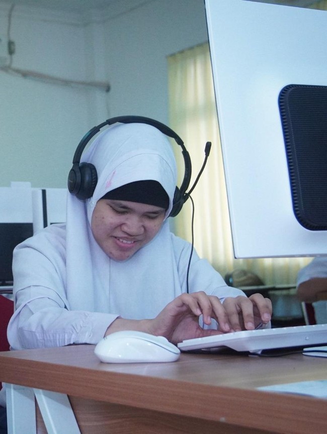 Potret Siswa SLB Antusias Mengikuti TKA