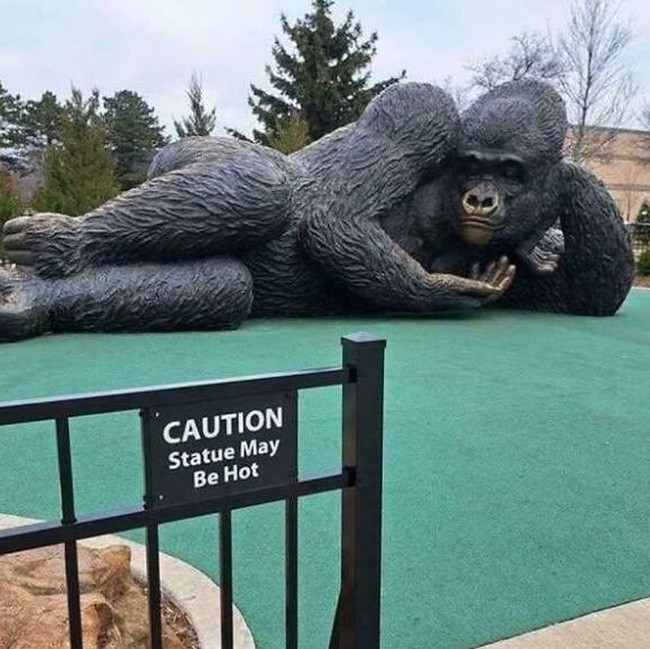 Papan Peringatan Nyeleneh Ini Bikin Senyum Sendiri